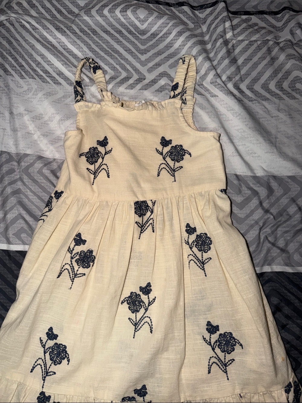 Strapless dress with blue flowers 🌺